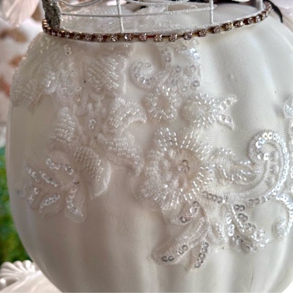 NEW! Gorgeous Gothic White Lace Pumpkin + Crown + White Crow - Picture 13 of 16